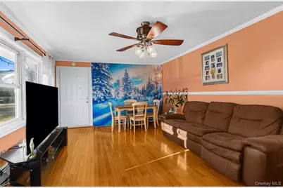 9 Farragut Avenue, Bay Shore, NY 11706 - Photo 5