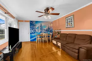 9 Farragut Ave, Bay Shore, NY 11706 - Photo 5