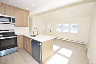 371 Oceanside St, Islip Terrace, NY 11752 - Photo 7