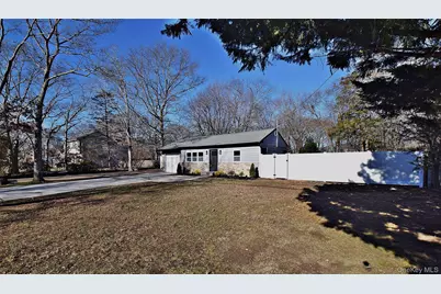 371 Oceanside Street, Islip Terrace, NY 11752 - Photo 5