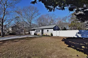 371 Oceanside St, Islip Terrace, NY 11752 - Photo 5