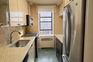 141-05 Pershing Crescent, Briarwood, NY 11435 - Photo 5