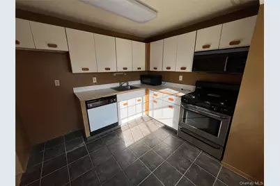 45 Newbrook Lane #45, Bay Shore, NY 11706 - Photo 3