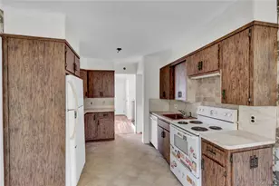 101 Beverly Pl, Levittown, NY 11756 - Photo 9