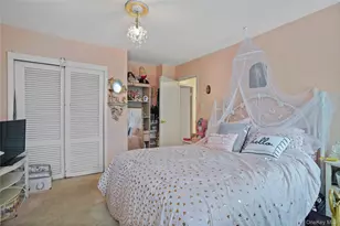 69-11 62nd Dr, Middle Village, NY 11379 - Photo 17