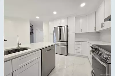 31 Hampshire Court #31, Holbrook, NY 11741 - Photo 7