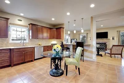 42 Mora Court, Manhasset, NY 11030 - Photo 7