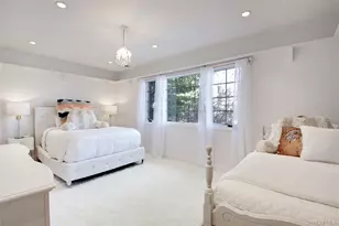 42 Mora Ct, Manhasset, NY 11030 - Photo 23