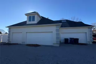 4 Mill Pond Rd, Hampton Bays, NY 11946 - Photo 7