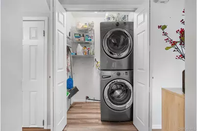 8 Sunridge Lane, Islip, NY 11751 - Photo 17