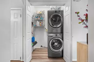 8 Sunridge Ln, Islip, NY 11751 - Photo 17