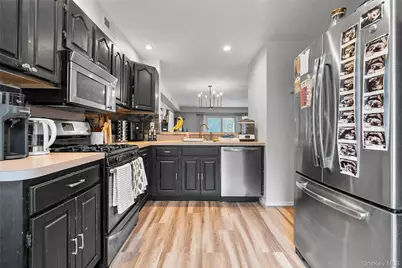 8 Sunridge Lane, Islip, NY 11751 - Photo 7