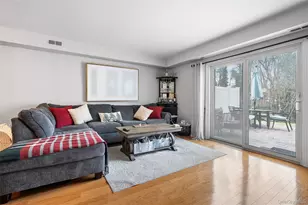 8 Sunridge Ln, Islip, NY 11751 - Photo 11