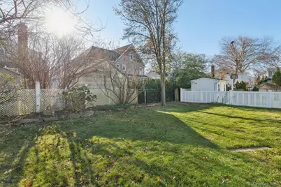 444 Carnation Avenue, Floral Park, NY 11001 - Photo 33