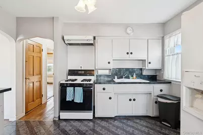 444 Carnation Avenue, Floral Park, NY 11001 - Photo 13