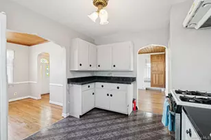 444 Carnation Ave, Floral Park, NY 11001 - Photo 11