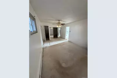 40 East Cherry Street, Central Islip, NY 11722 - Photo 5