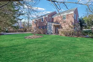 16 Wooleys Ln, Great Neck, NY 11023 - Photo 23