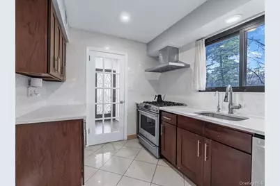 16 Wooleys Lane, Great Neck, NY 11023 - Photo 9