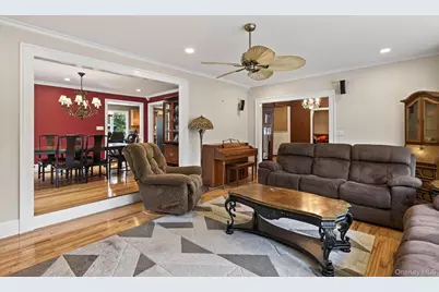 110 Florida Avenue, Commack, NY 11725 - Photo 7