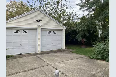 121 Campbell Avenue, Williston Park, NY 11596 - Photo 3