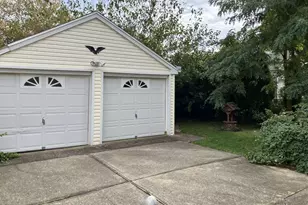 121 Campbell Ave, Williston Park, NY 11596 - Photo 3