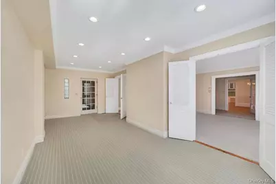 9 Sycamore Drive, Great Neck, NY 11021 - Photo 11