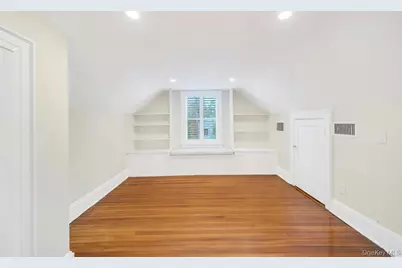 9 Sycamore Drive, Great Neck, NY 11021 - Photo 35