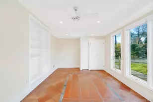 9 Sycamore Dr, Great Neck, NY 11021 - Photo 13