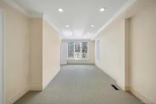 9 Sycamore Dr, Great Neck, NY 11021 - Photo 9