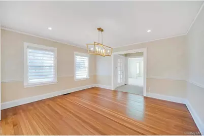 9 Sycamore Drive, Great Neck, NY 11021 - Photo 7