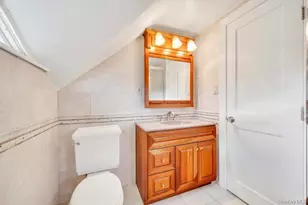 9 Sycamore Dr, Great Neck, NY 11021 - Photo 41