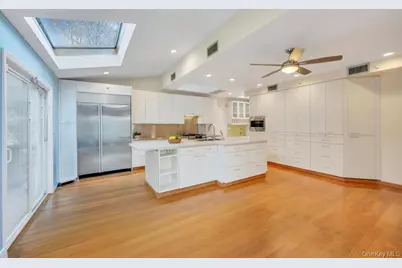 9 Sycamore Drive, Great Neck, NY 11021 - Photo 17