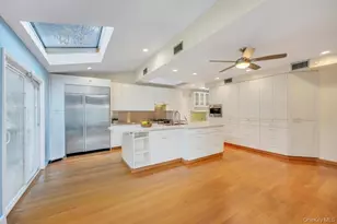 9 Sycamore Dr, Great Neck, NY 11021 - Photo 17