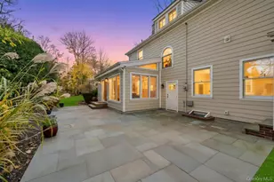 9 Sycamore Dr, Great Neck, NY 11021 - Photo 43