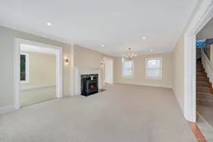 9 Sycamore Dr, Great Neck, NY 11021 - Photo 5