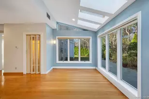 9 Sycamore Dr, Great Neck, NY 11021 - Photo 19