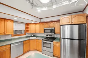 250 Spur Dr S, Bay Shore, NY 11706 - Photo 5