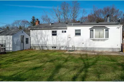 250 Spur Drive S, Bay Shore, NY 11706 - Photo 17