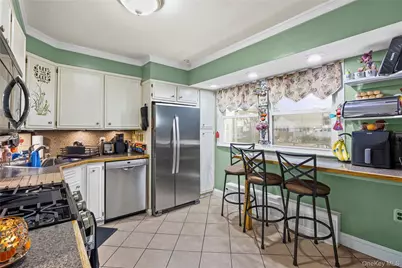 2906 Lawrence Drive, Wantagh, NY 11793 - Photo 5