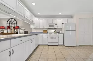 1 Parkridge Ct, Huntington, NY 11743 - Photo 11