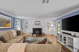 342 Woodbury Rd, Cold Spring Harbor, NY 11724 - Photo 5