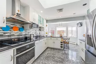 192 Birch Dr, Manhasset Hills, NY 11040 - Photo 15