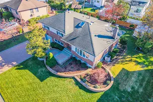 192 Birch Dr, Manhasset Hills, NY 11040 - Photo 39