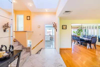 192 Birch Drive, Manhasset Hills, NY 11040 - Photo 11