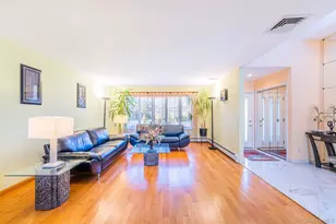 192 Birch Dr, Manhasset Hills, NY 11040 - Photo 9