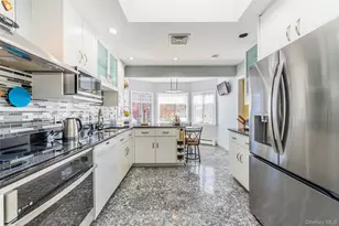 192 Birch Dr, Manhasset Hills, NY 11040 - Photo 13