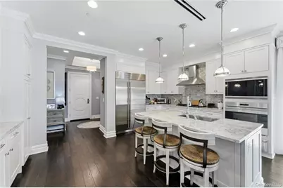 5000 Royal Court #5103, North Hills, NY 11040 - Photo 5