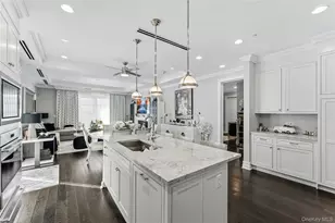 5000 Royal Ct, North Hills, NY 11040 - Photo 7