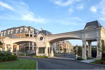 5000 Royal Court #5103, North Hills, NY 11040 - Photo 1